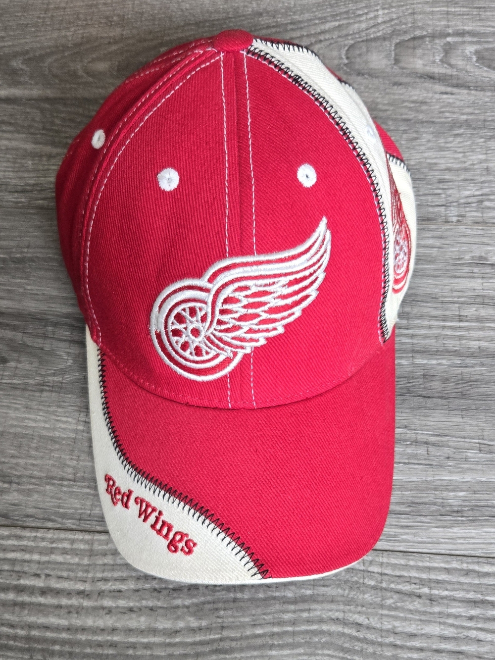 Detroit Red Wings NHL Fan Favorite Red White Adjustable Strapback Hat Cap